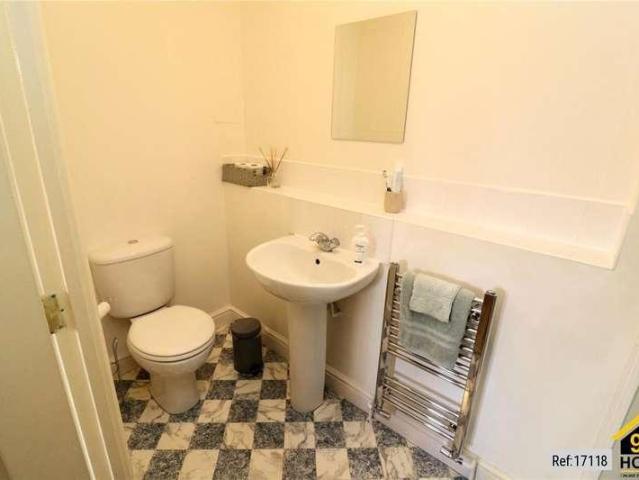 2 bed flat for sale