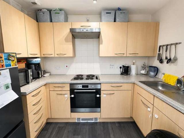 2 bed flat for sale