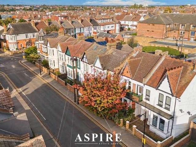 2 bed flat for sale