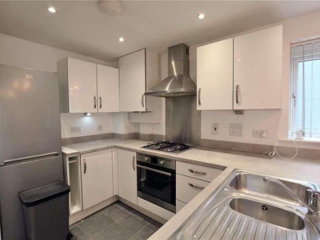2 bed flat for sale