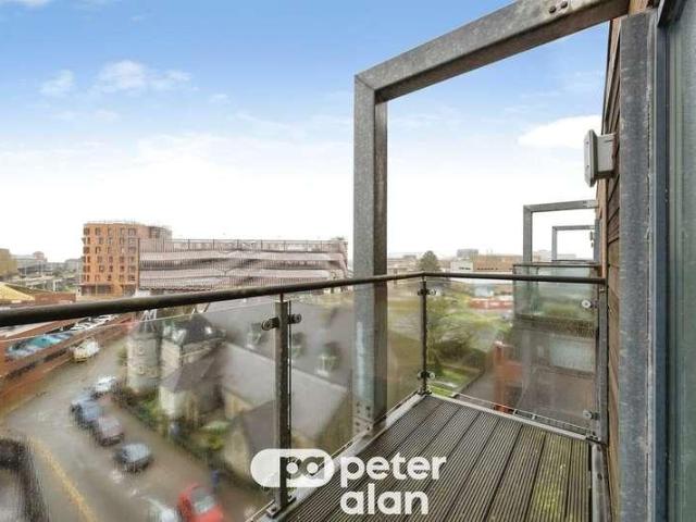2 bed flat for sale