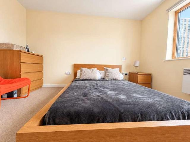 2 bed flat for sale