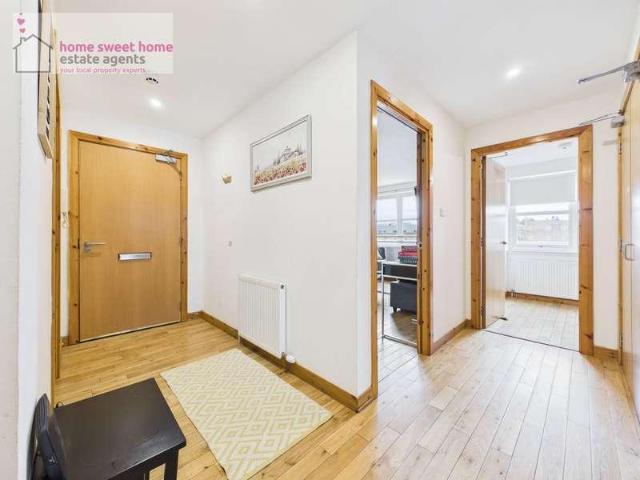 2 bed flat for sale