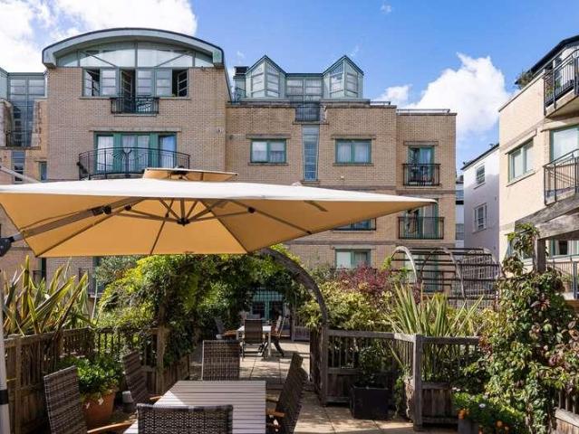 2 bed flat for sale