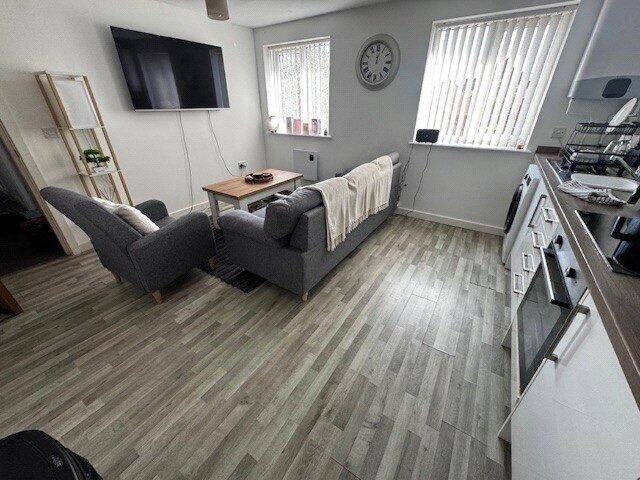 2 bed flat for sale