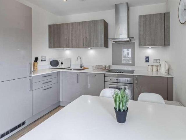 2 bed flat for sale