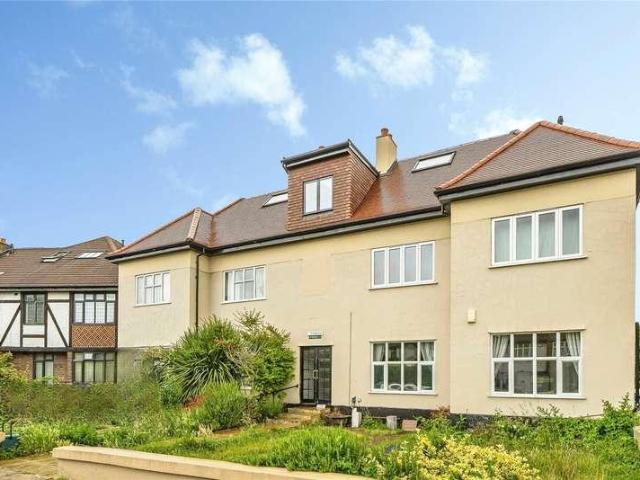 2 bed flat for sale