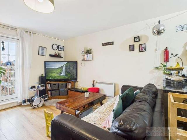 2 bed flat for sale