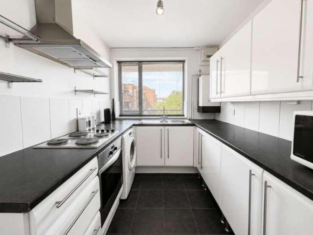 2 bed flat for sale