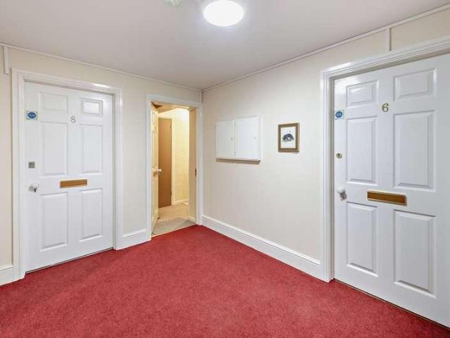 2 bed flat for sale