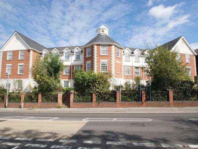 2 bed flat for sale