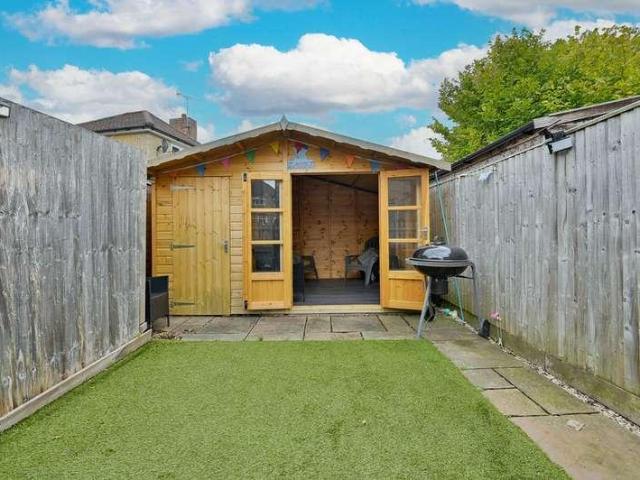 2 bed flat for sale