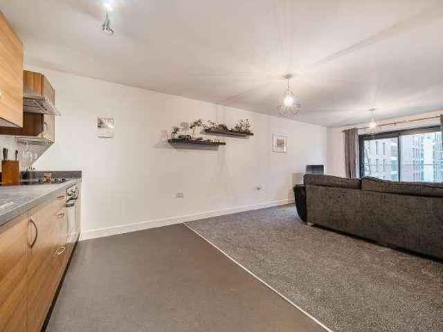 2 bed flat for sale