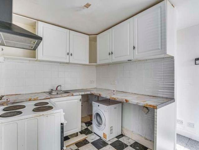 2 bed flat for sale