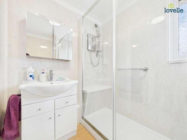 2 bed flat for sale