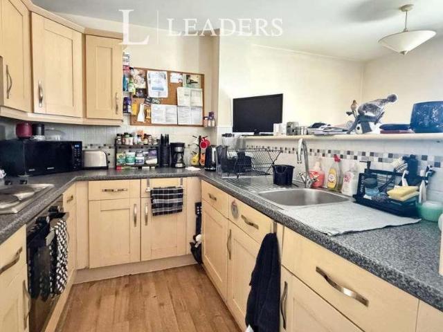 2 bed flat for sale