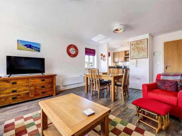 2 bed flat for sale