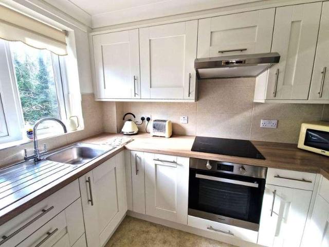 2 bed flat for sale