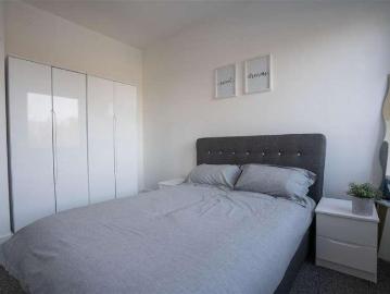 2 bed flat for sale