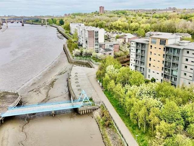 2 bed flat for sale