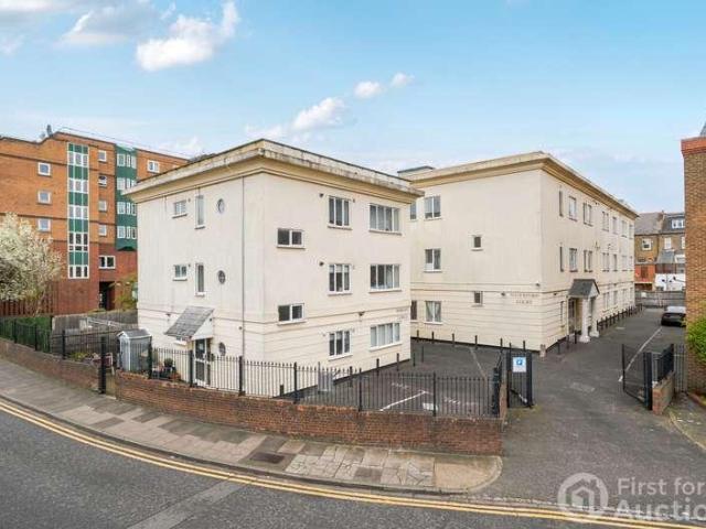 2 bed flat for sale