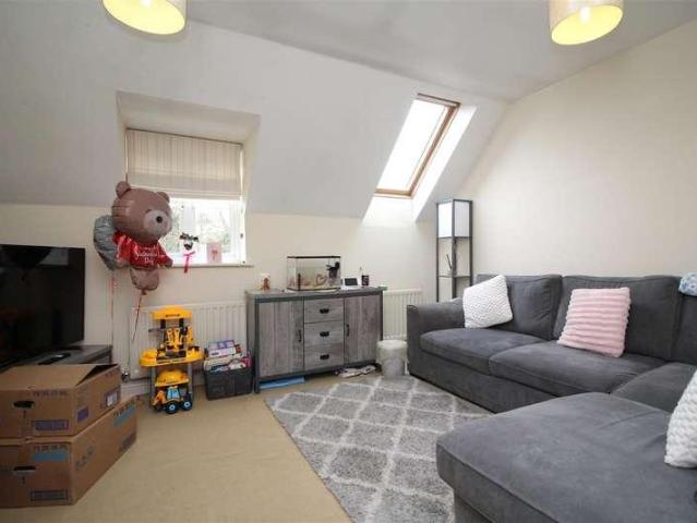 2 bed flat for sale