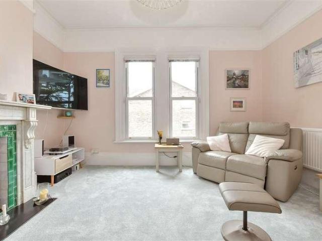 2 bed flat for sale