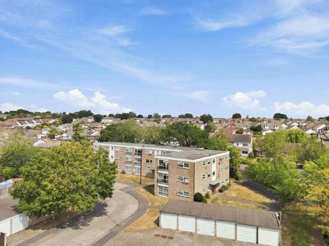 2 bed flat for sale