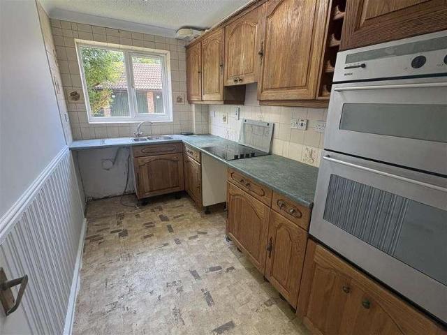 2 bed flat for sale