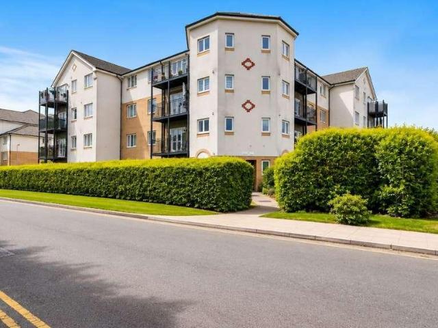 2 bed flat for sale