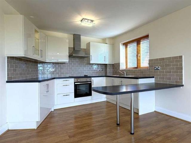 2 bed flat for sale