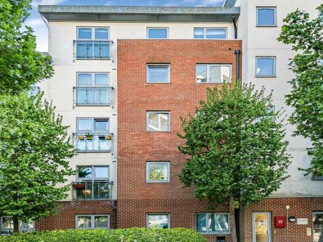 2 bed flat for sale