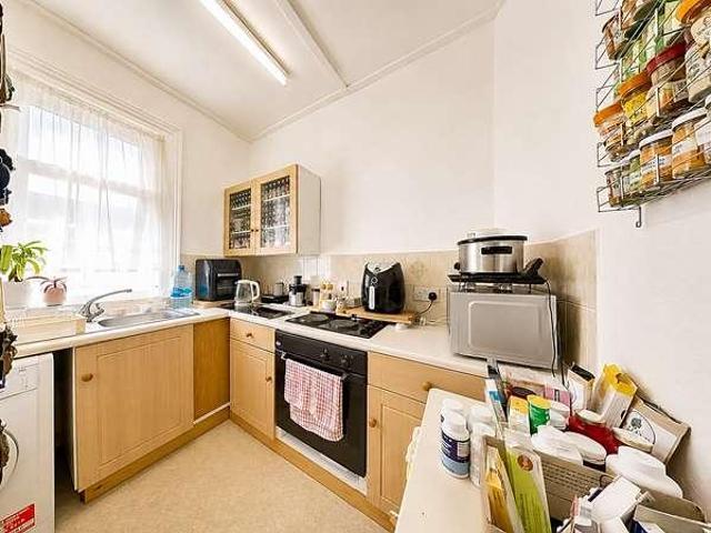 2 bed flat for sale