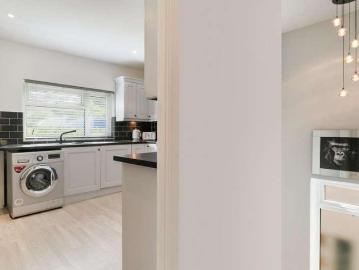 2 bed flat for sale