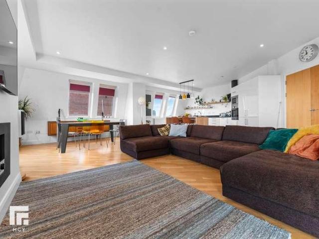 2 bed flat for sale