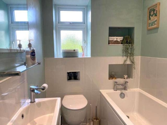2 bed flat for sale