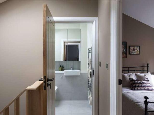 2 bed flat for sale