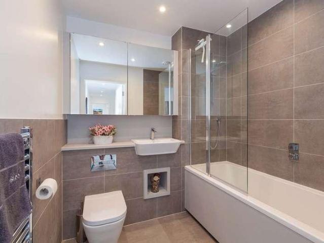 2 bed flat for sale