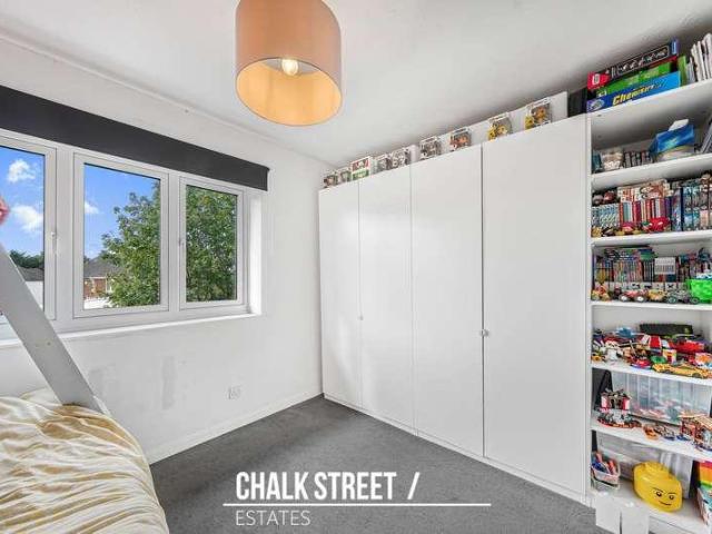 2 bed flat for sale