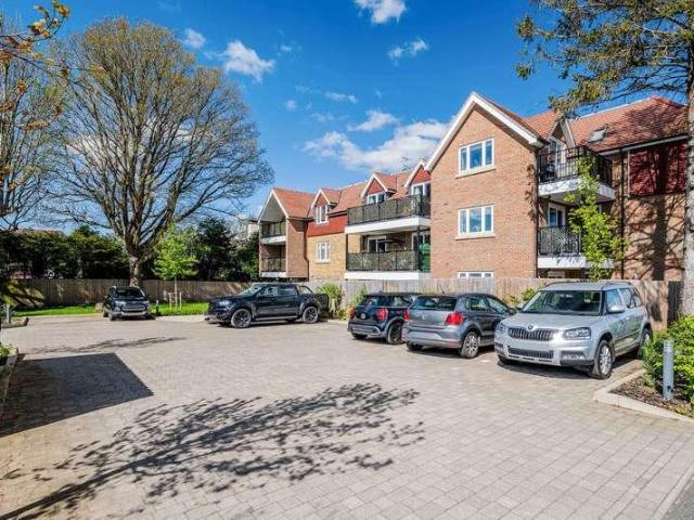 2 bed flat for sale