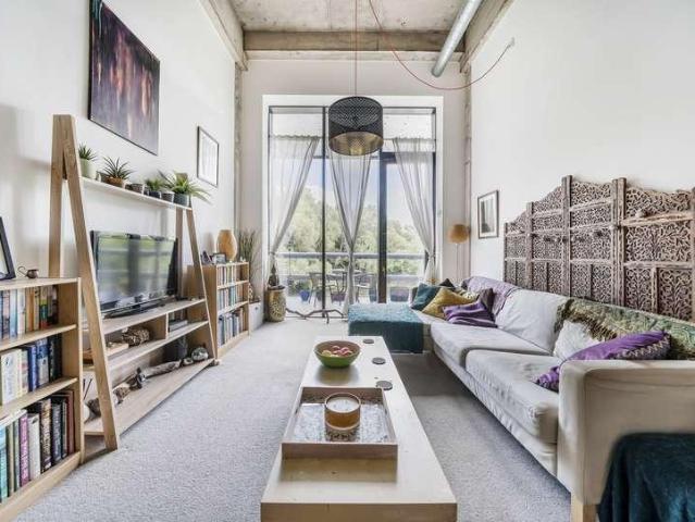 2 bed flat for sale