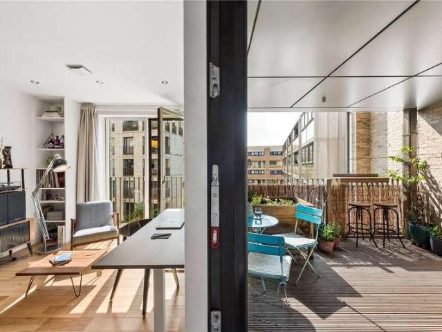 2 bed flat for sale