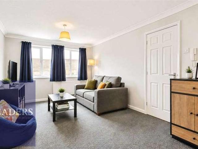 2 bed flat for sale