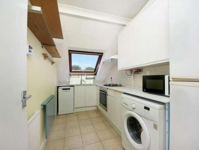 2 bed flat for sale