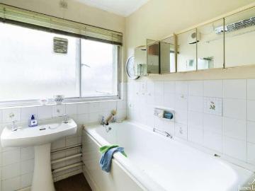 2 bed flat for sale