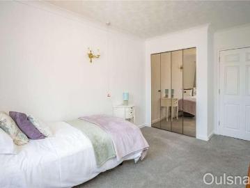 2 bed flat for sale
