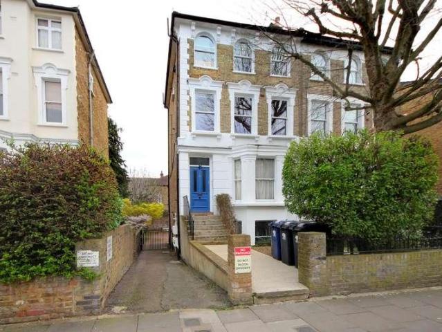 2 bed flat for sale