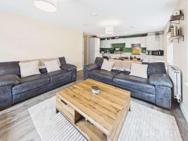 2 bed flat for sale