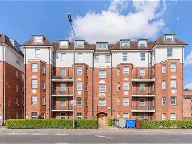 2 bed flat for sale