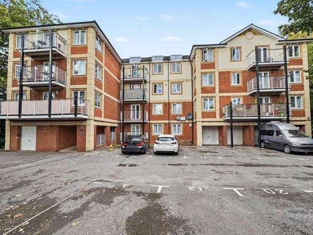 2 bed flat for sale